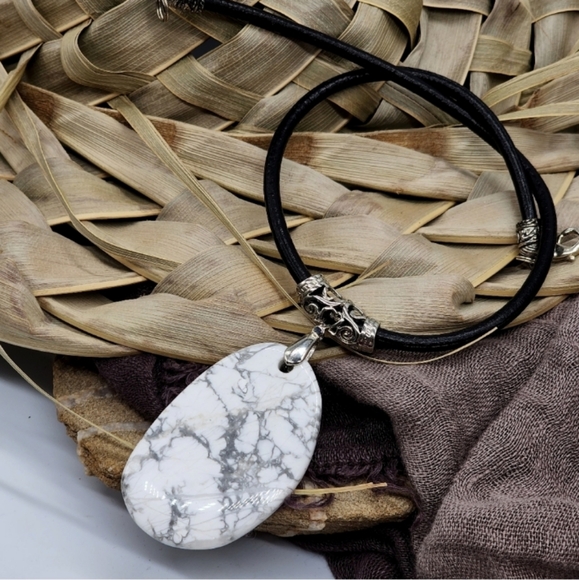 Unique Genuine Leather Necklace Rhodium/Silver Natural Hawolite Stone - Picture 6 of 11